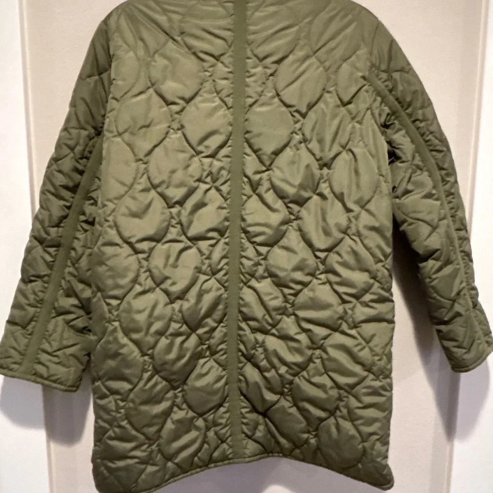 J. Crew Green Quilted Puffer Jacket - Picture 2 of 7